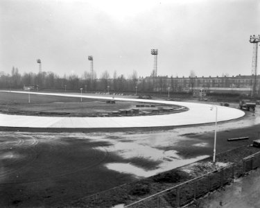 Werkzaamheden kunstijsbaan aan de Kruislaan, Bestanddeelnr 913-2279 photo