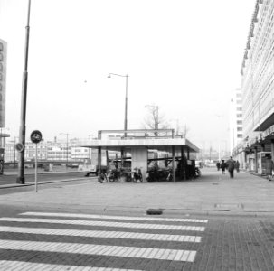Werkzaamheden Metro Rotterdam, op Coolsingel de ingang van metro te voltooien, Bestanddeelnr 918-6750