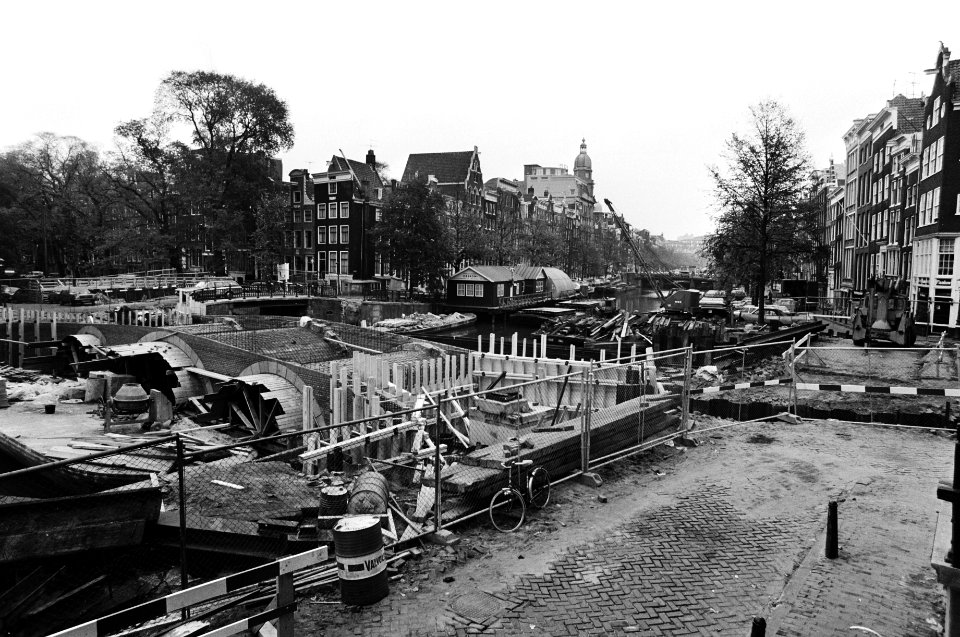 Werkzaamheden in Amsterdam drie bruggen tegelijk in reparatie KeizersgrachtLei, Bestanddeelnr 929-9567