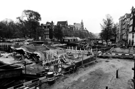 Werkzaamheden in Amsterdam drie bruggen tegelijk in reparatie KeizersgrachtLei, Bestanddeelnr 929-9567