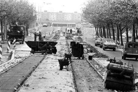 Werkzaamheden in Amsterdam aanleg trambanen naar station Schiphollijn in Buiten, Bestanddeelnr 929-9569