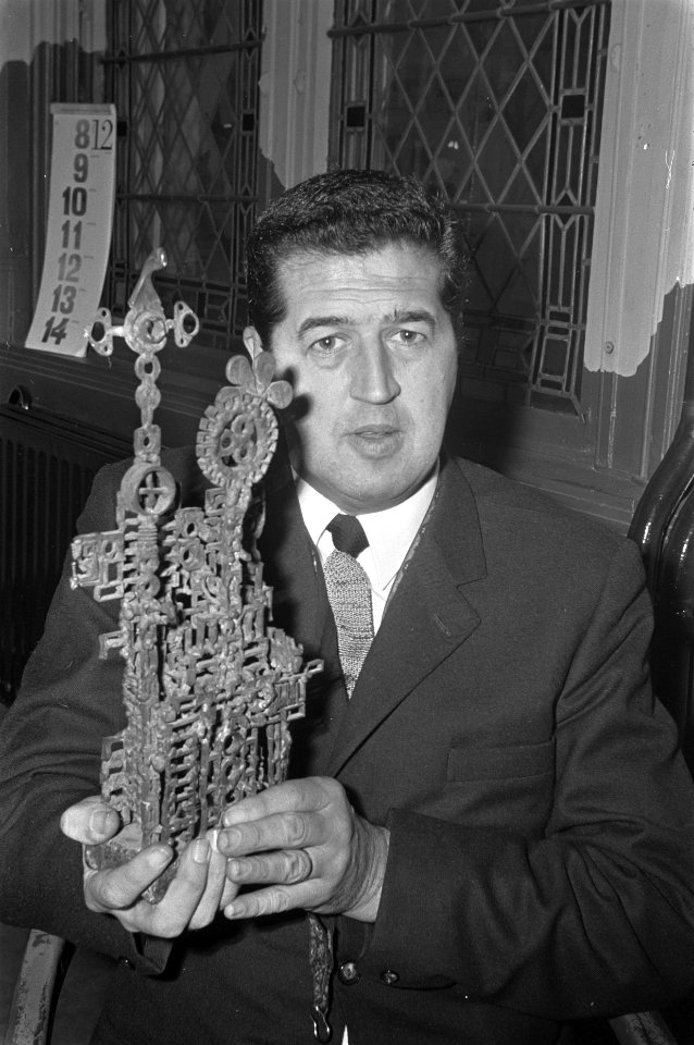 Wessel Ilcken prijs voor saxofonist Harry Verbeke. Harry Verbeke met plastiek va, Bestanddeelnr 921-9465
