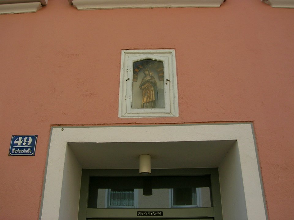 Westenstr 49 Eichstätt -Nischenfigur über Tür