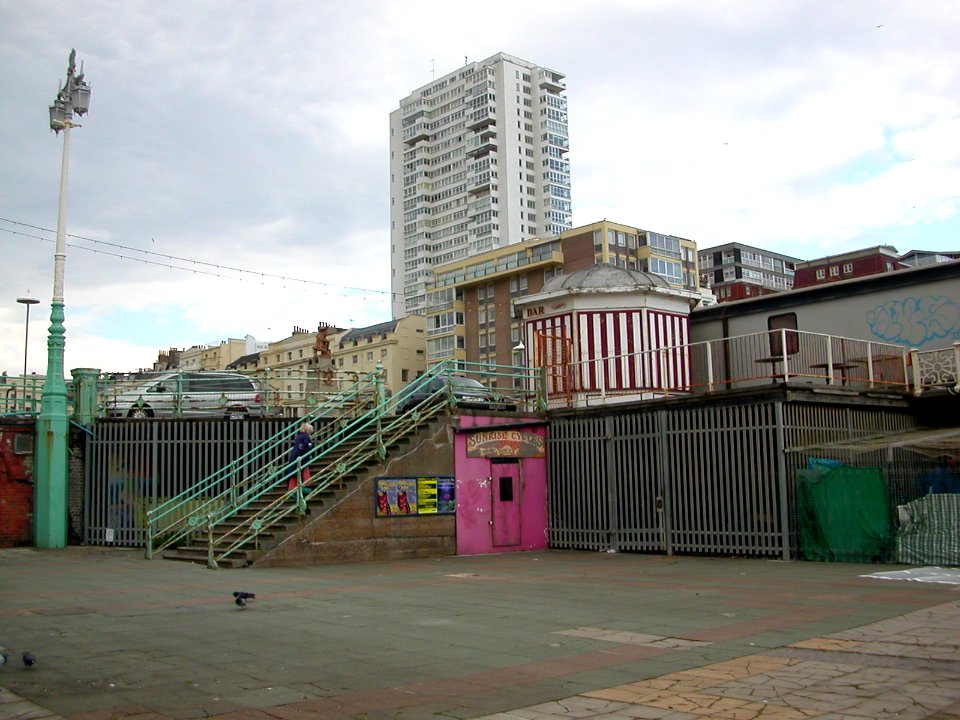 Westbound view along Brighton Seafront close to former West Pier (June 2008) (2)