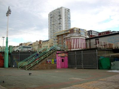 Westbound view along Brighton Seafront close to former West Pier (June 2008) (2)
