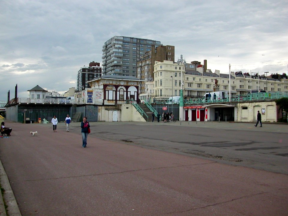 Westbound view along Brighton Seafront close to former West Pier (June 2008) (1)