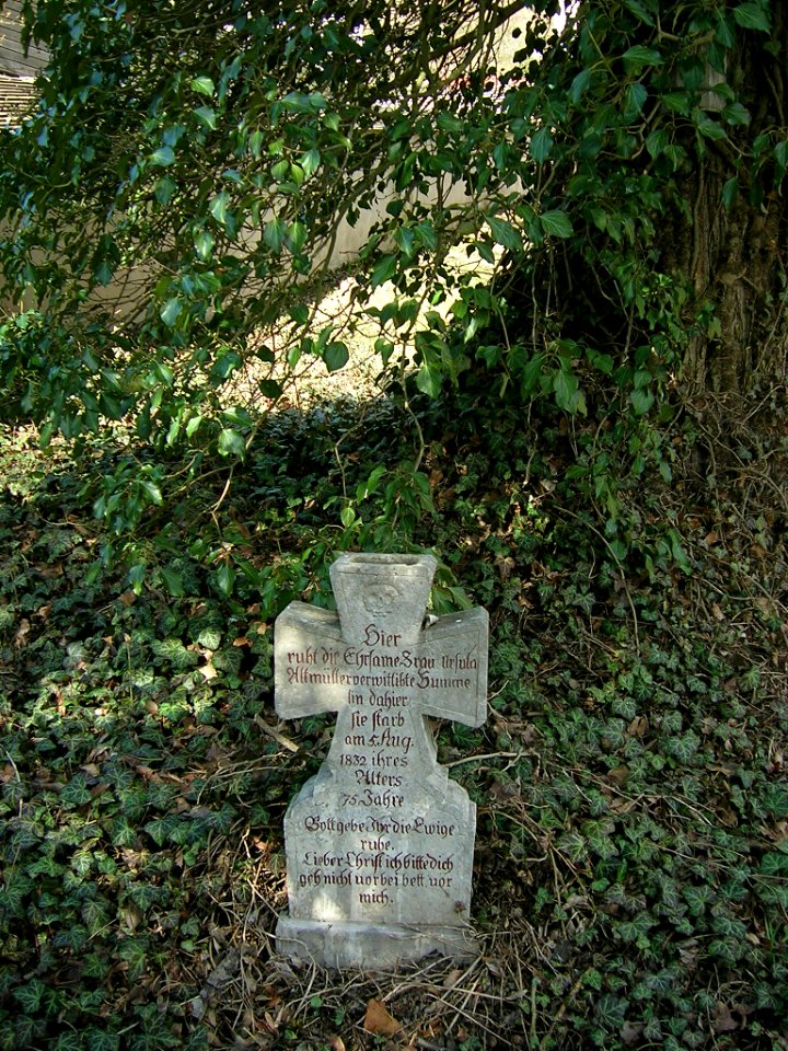 Westenfriedhof Eichstätt -Grabstein Ursula Altmüller