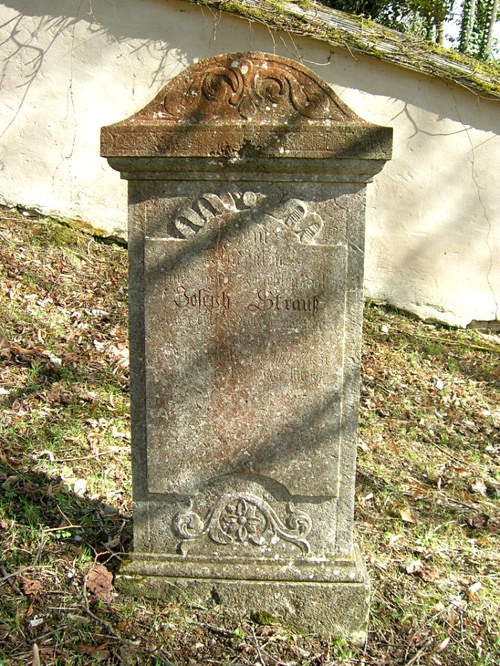 Westenfriedhof Eichstätt -Grabstein Joseph Strauß