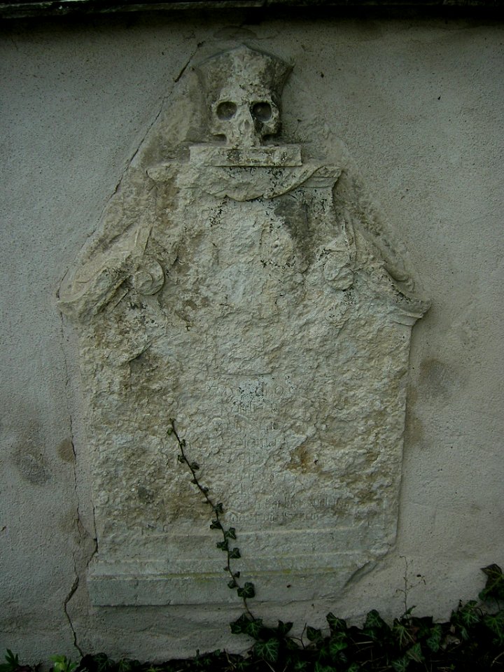 Westenfriedhof Eichstätt -Mauerepitaph (verwittert)