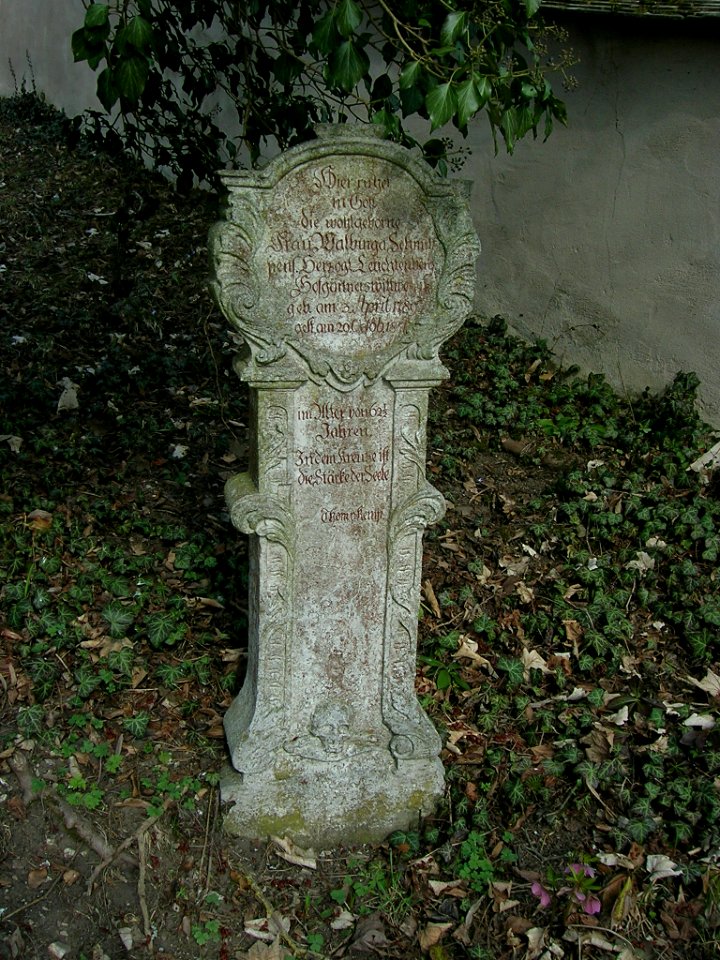 Westenfriedhof Eichstätt -Grabstein Walburga Schmitz