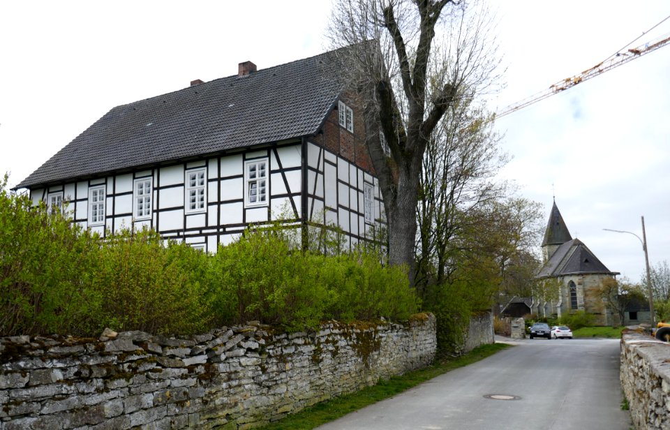 Westereiden - Kappelenstraße 8 und Kirche