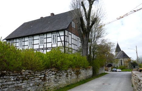 Westereiden - Kappelenstraße 8 und Kirche