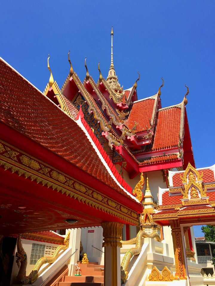 Travel wat architecture