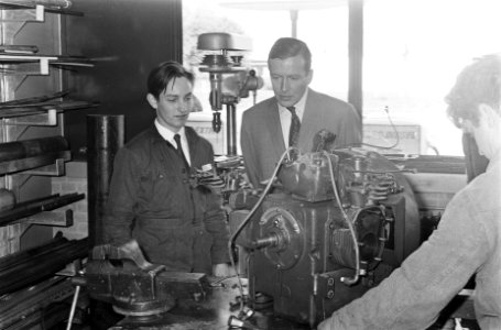 Z. K. H. Prins Claus opende landbouwscholencomplex te Ede Pr. Claus bij een lee, Bestanddeelnr 922-7534