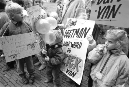 Zaans protest op Binnenhof tegen bezuinigingen onderwijs, Bestanddeelnr 934-1323
