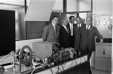 Z. K. H. Prins Claus opende landbouwscholencomplex te Ede Pr. Claus tijdens ron, Bestanddeelnr 922-7542