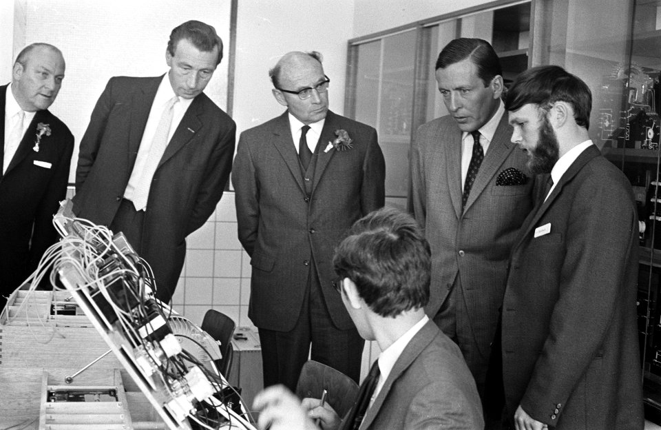 Z. K. H. Prins Claus opende landbouwscholencomplex te Ede Pr. Claus tijdens ron, Bestanddeelnr 922-7537