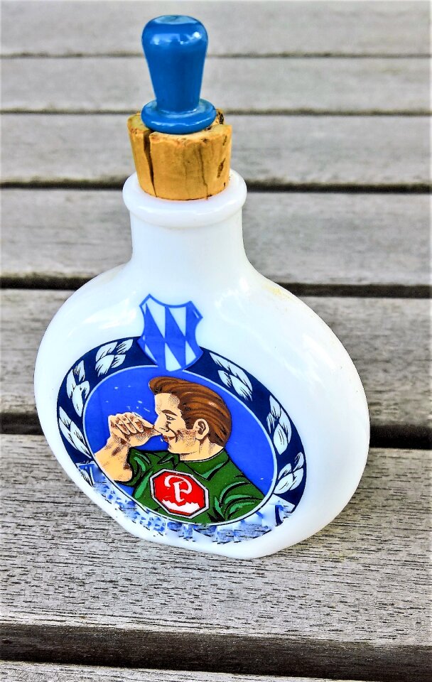 Tobacco set bottle bottled