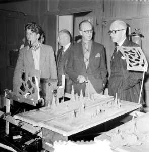 Z. Exc. Stirling (AT) Australische ambassadeur bezoekt M. Toonders filmstudio, Bestanddeelnr 905-6799