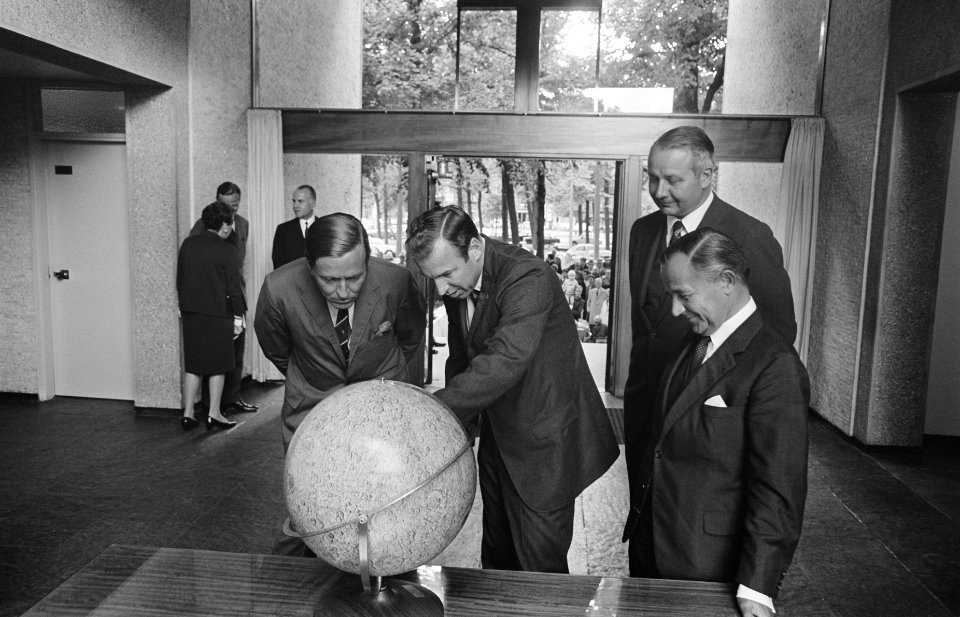 Z. K. H. Pr. Claus bij ontvangst. Amerikaanse astronaut James Lovell op Amerikaa, Bestanddeelnr 922-7255