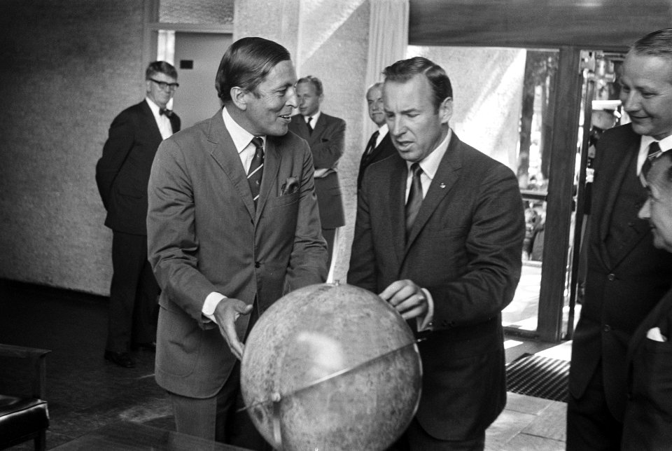 Z. K. H. Pr. Claus bij ontvangst. Amerikaanse astronaut James Lovell op Amerikaa, Bestanddeelnr 922-7249