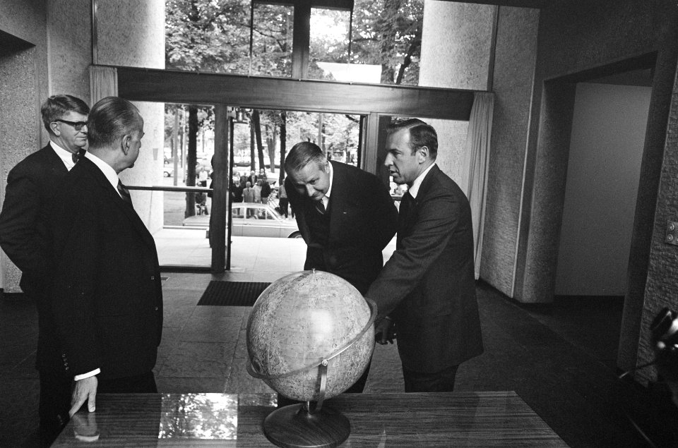 Z. K. H. Pr. Claus bij ontvangst. Amerikaanse astronaut James Lovell op Amerikaa, Bestanddeelnr 922-7252