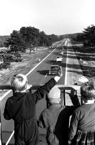 Z.E. Korthals , een gedeelte van Rijsweg 28 tussen Harderwijk en Wezep opengeste, Bestanddeelnr 914-4341