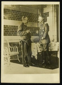 Z.M. de Keizer van Duitschland in gesprek met Z.M. de Koning van Saksen Friedri, Bestanddeelnr 158-0795