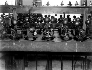 Zaagmachines bij Van Moppes in Amsterdam, Bestanddeelnr 252-0332