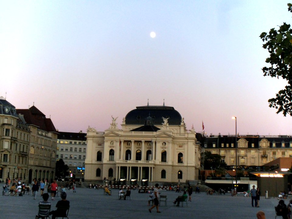 Zürich Opernhaus In Zwielicht Weit Vom Renovierten Sechseläutenplatz (163846867)