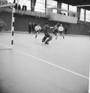 Zaalhockeytoernooi in Eindhoven. Spelmoment, Bestanddeelnr 913-3750