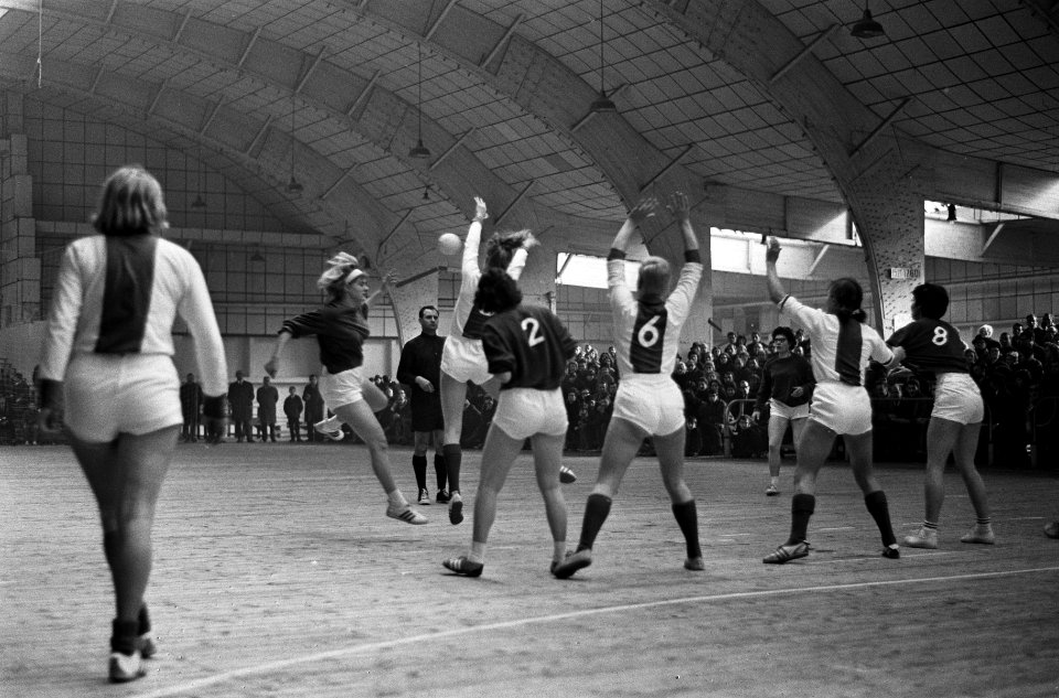 Zaalhandbal Zeeburg tegen Swift 0-2, spelmomenten, Bestanddeelnr 917-4829