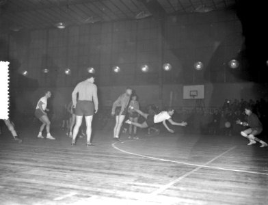 Zaalhandbal Niloc tegen Aalsmeer, Niloc scoort, Bestanddeelnr 910-9529