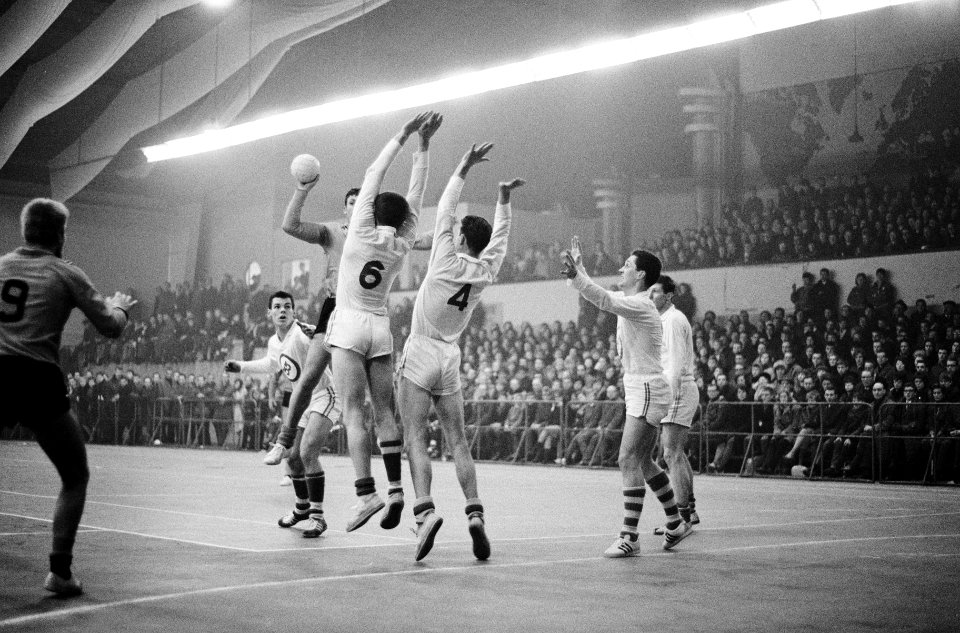 Zaalhandbal Operatie 55 tegen Niloc 11-10. Aanval van Niloc, Bestanddeelnr 917-5051