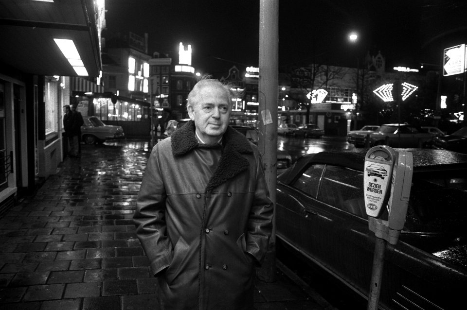 Zanger Leo Fuld treedt op in San Remo Bar Amsterdam, opdracht Haagsche Courant, Bestanddeelnr 925-1698