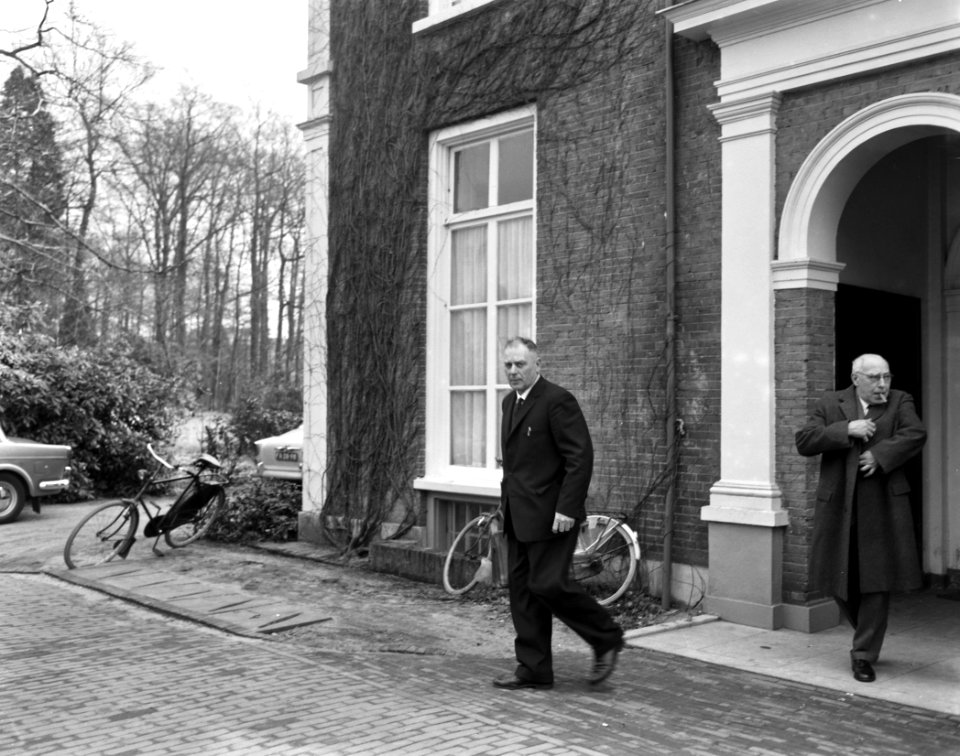 Zaak Van der Putten voor Ambtenarengerecht Arnhem, Bestanddeelnr 913-6828