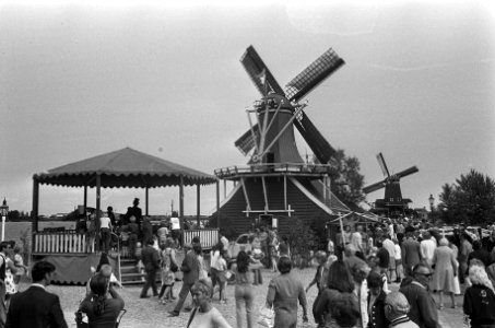 Zaanse jaarmarkt op Zaanse Schans, overzicht met molens, Bestanddeelnr 926-6171
