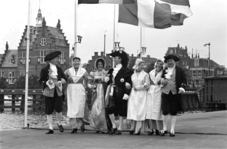 Zaandam 150 jaar stad Zaandammers in oude costuums, Bestanddeelnr 912-5888