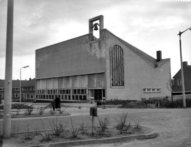 Zaandam. Herv. Paaskerk, aan het Burg. Ter Laanplantsoen 1958, Bestanddeelnr 909-3835