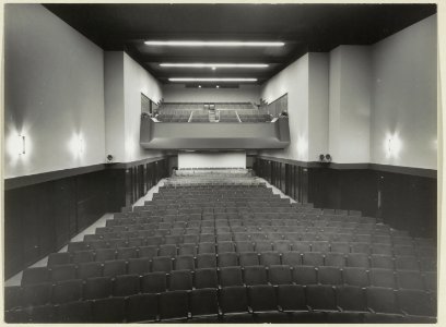 Zaal en balcon van bioscoop Studio, Grote Markt 25. NL-HlmNHA 54004421