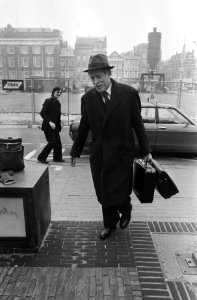 Zaak Menten voor de 2e keer in cassatie voor de Hoge Raad in Den Haag aankomst , Bestanddeelnr 930-1773