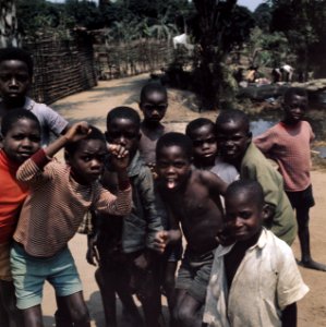 Zaire (voorheen Belgisch Congo ) kamp voor Angolese vluchtelingen in Zaire, Bestanddeelnr 254-9427