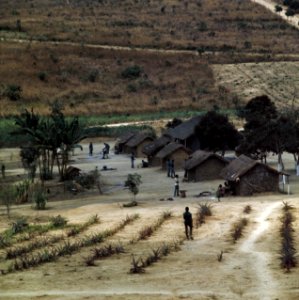 Zaire (voorheen Belgisch Congo ) kamp van Angolese Bevrijdingsbeweging F.N.L.A., Bestanddeelnr 254-9410