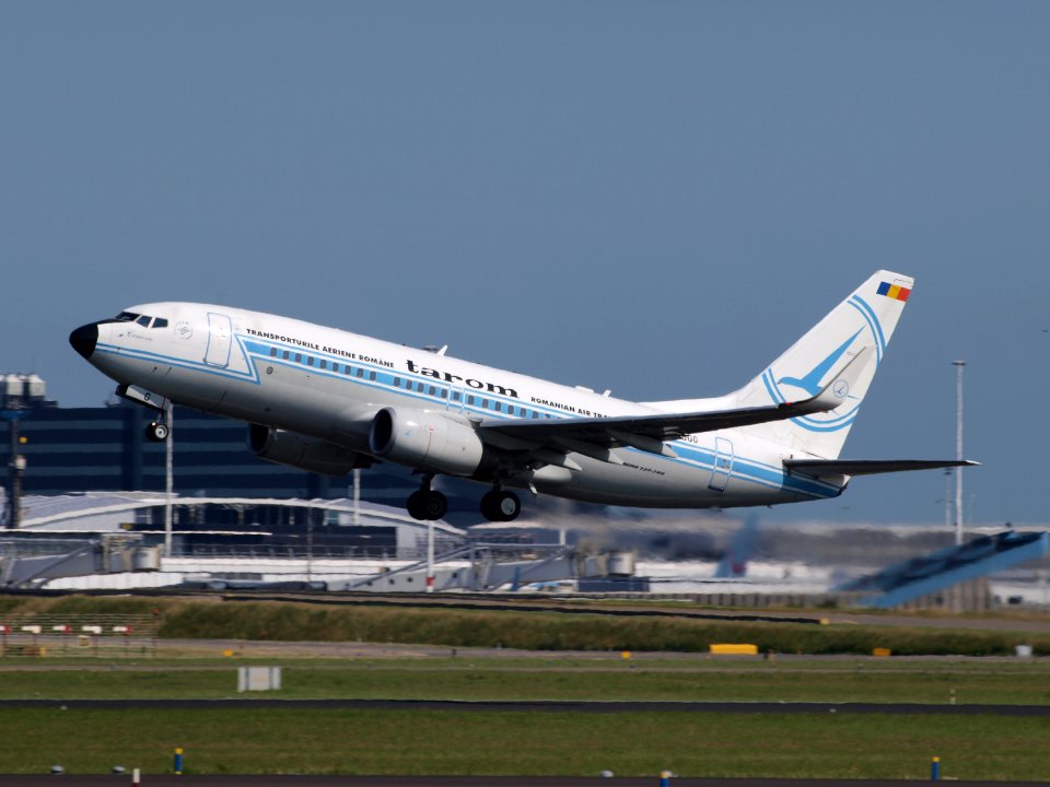 YR-BGG TAROM Boeing B737-78J YR-BGG Retrojet pic1