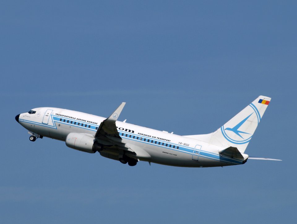YR-BGG TAROM Boeing B737-78J YR-BGG Retrojet pic4