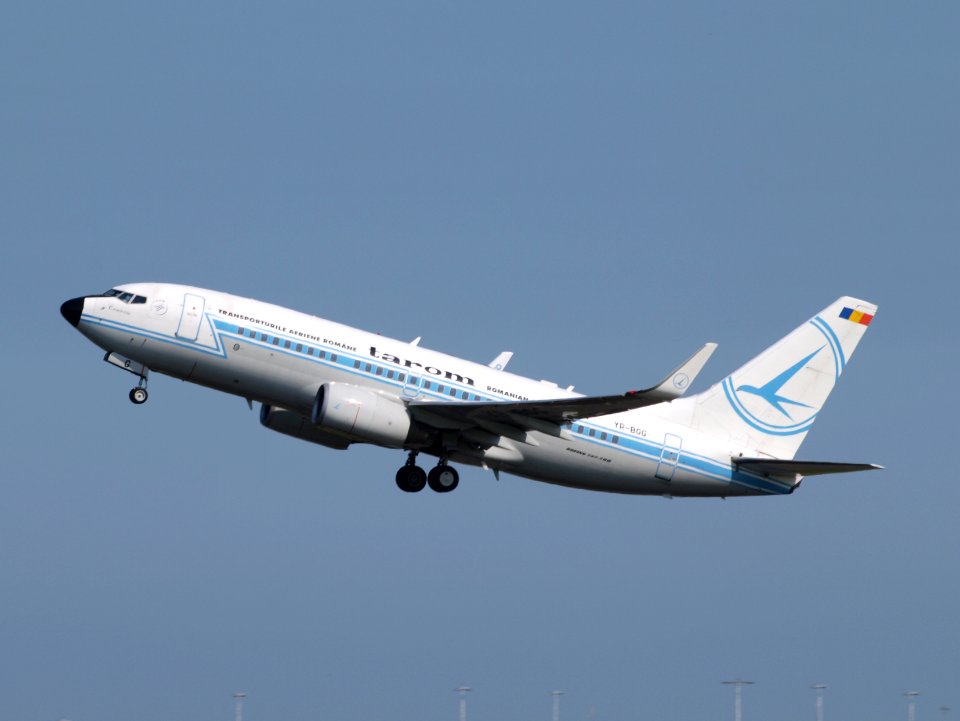 YR-BGG TAROM Boeing B737-78J YR-BGG Retrojet pic2