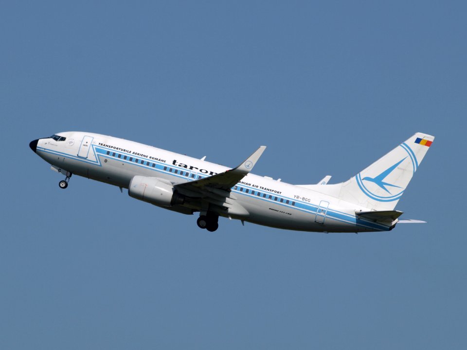 YR-BGG TAROM Boeing B737-78J YR-BGG Retrojet pic3