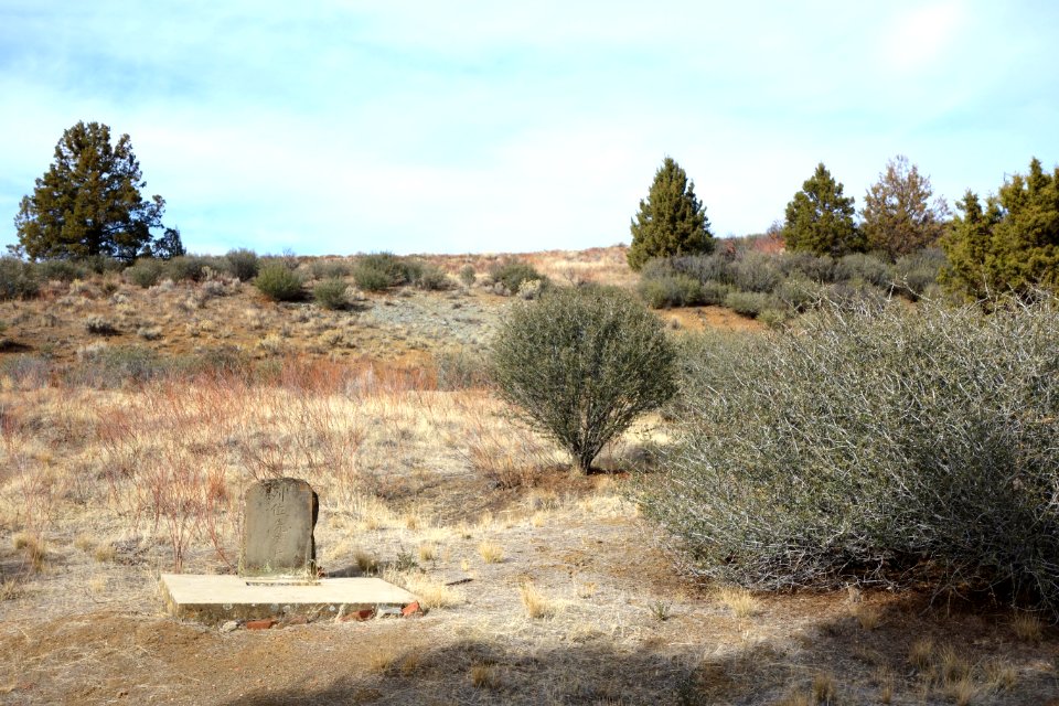 Yreka Chinese Cemetery vista - Yreka, California - DSC02760
