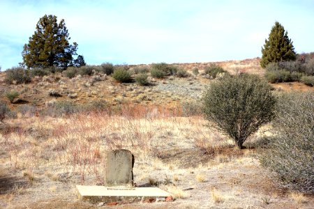 Yreka Chinese Cemetery vista - Yreka, California - DSC02758