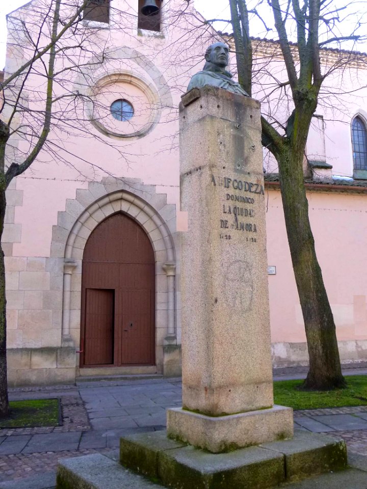Zamora - Convento de Santa Marina (Clarisas) y Monumento a Fray Diego de Deza